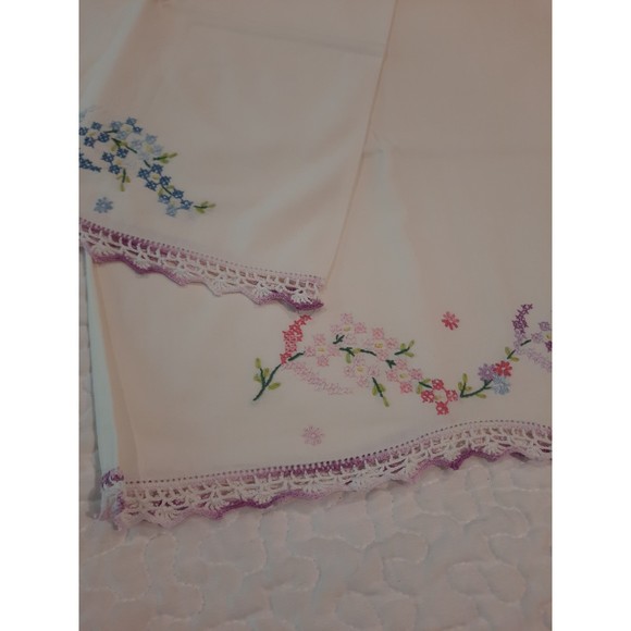 Vintage Embroidered and Crocheted Pillow Cases - Picture 3 of 5